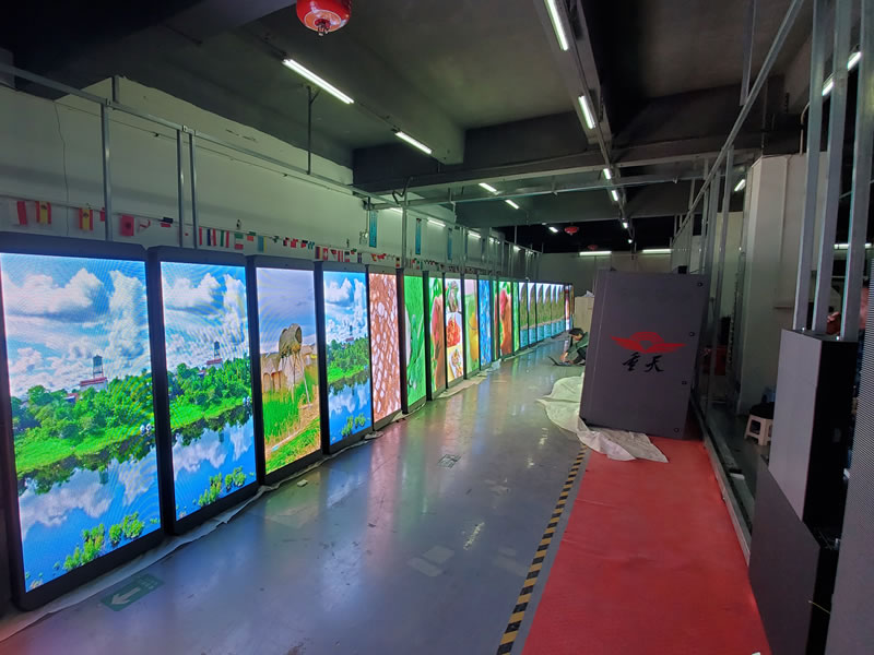 河南鶴壁PH4智慧燈桿屏（800*1600）